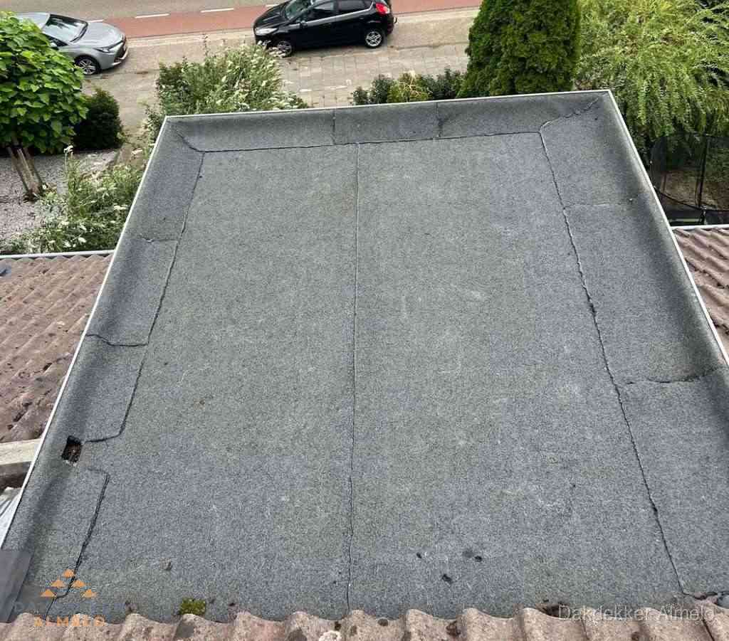 Dakbedekking schuur met bitumen in Almelo Dakbedekking schuur met bitumen in Almelo